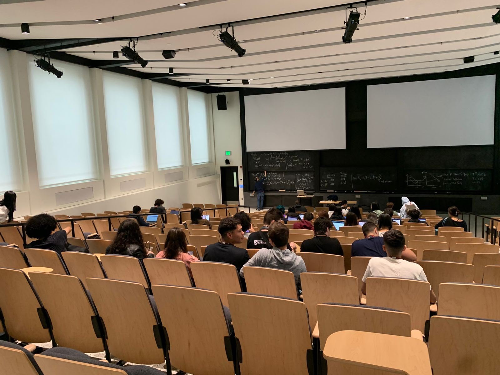 Alunos em aula no MIT