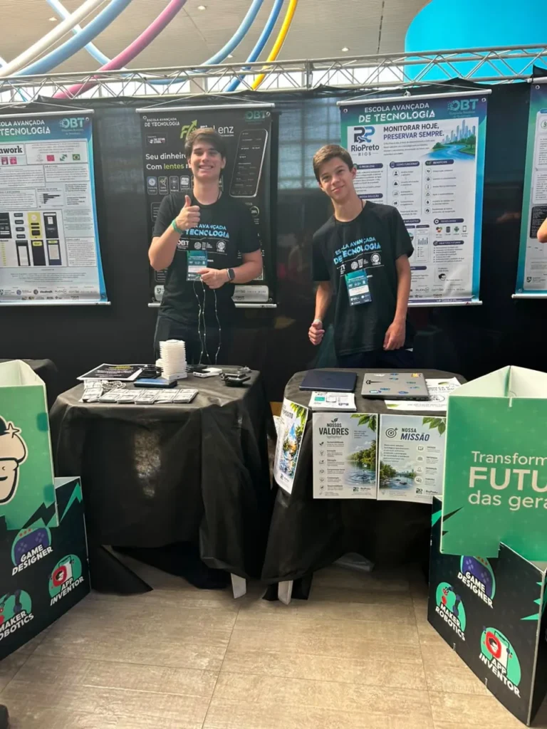 O estande do FinLenz na mostra da Olimpíada Brasileira de Tecnologia 2026
