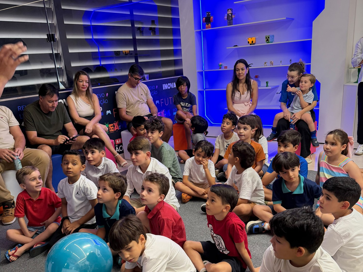 Criancas na oficina de inauguracao da The Future School 4.0 em Palmas